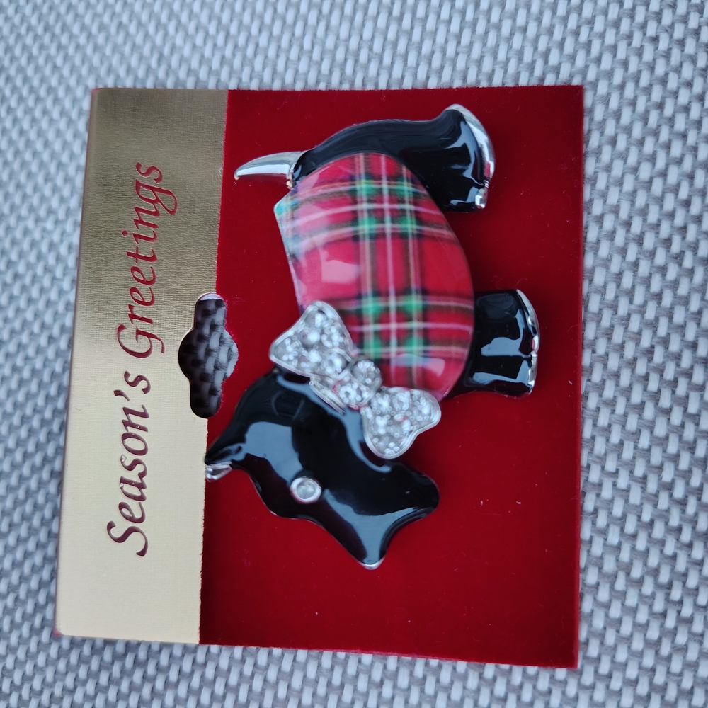 Plaid Scottie Dog Brooch with Rhinestone Bow - Picture 4 of 5